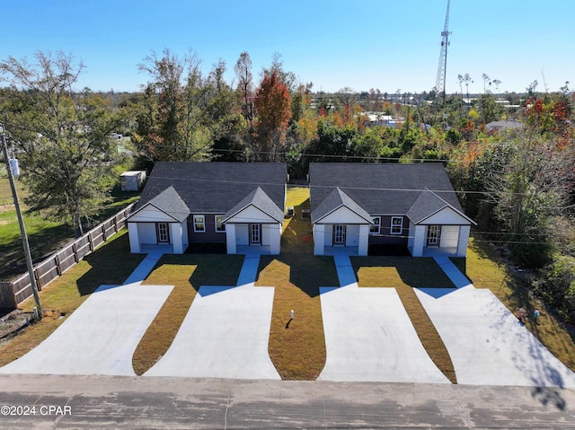 view of front of house featuring a front yard