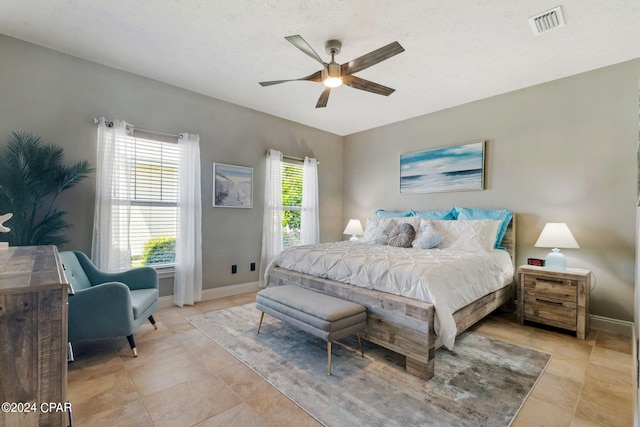 bedroom featuring ceiling fan and a textured ceiling