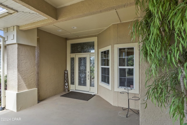 view of exterior entry with stucco siding