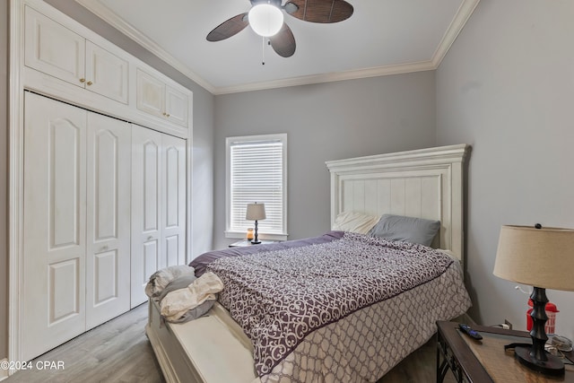 bedroom featuring ornamental molding, a closet, ceiling fan, and light hardwood / wood-style floors