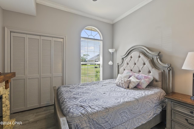 bedroom featuring ornamental molding, a closet, and wood finished floors