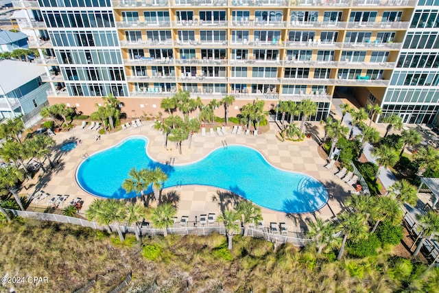 view of swimming pool featuring a patio