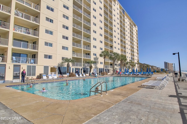 view of swimming pool