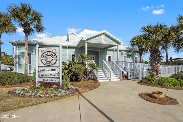 view of front of home featuring a porch