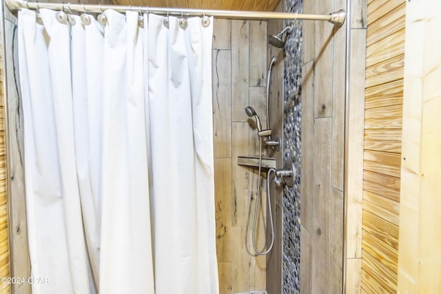 room details featuring walk in shower