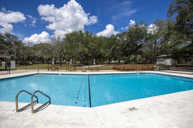 view of swimming pool