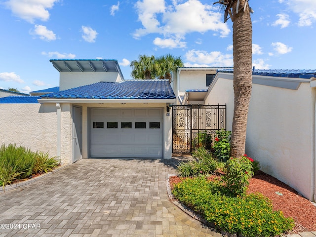 view of front facade featuring a garage