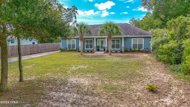 view of front facade with fence and a front yard