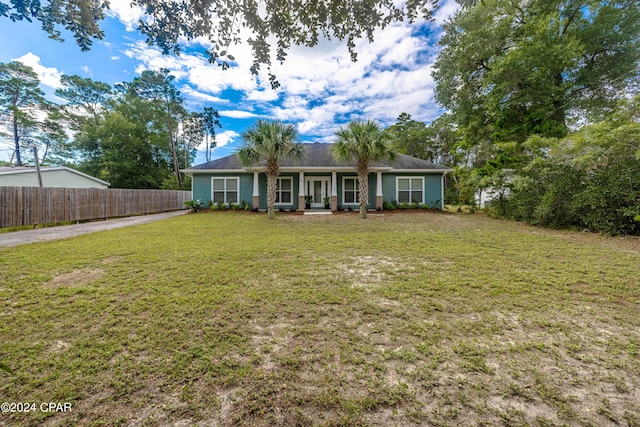 view of front of home featuring a front lawn