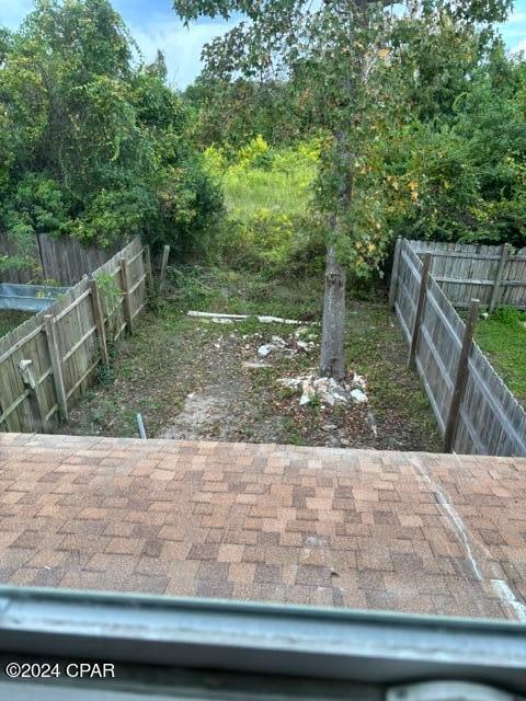 view of yard featuring a patio area