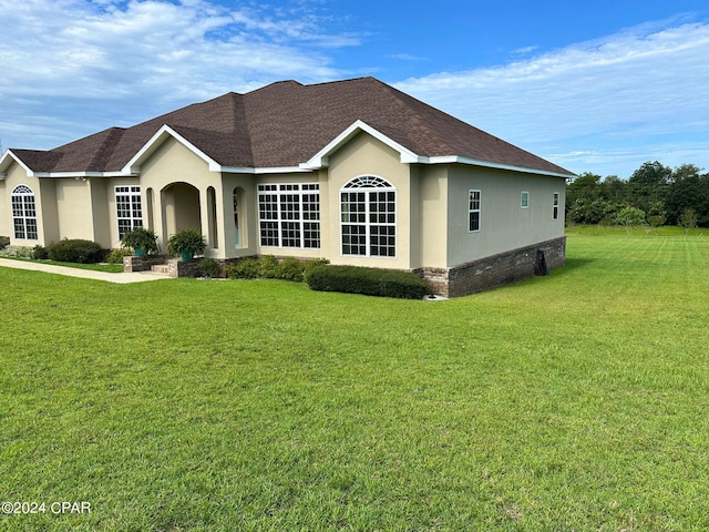 ranch-style house with a front yard