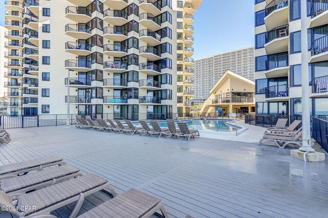 view of swimming pool