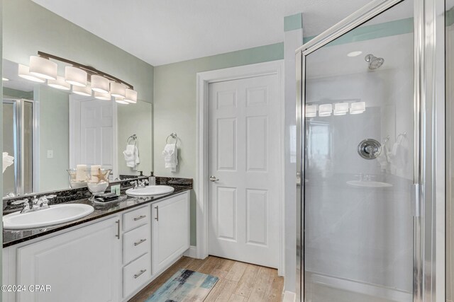 bathroom with ceiling fan, a bathtub, and hardwood / wood-style flooring