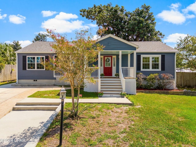 view of front of house featuring a porch and a front yard