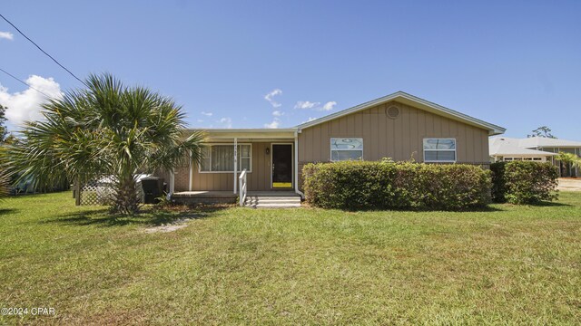 view of front of home with a front yard