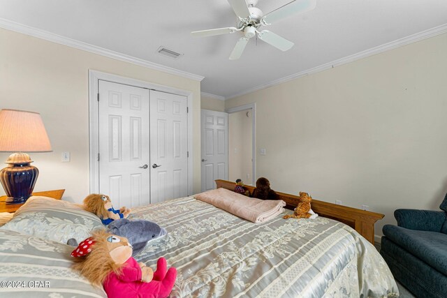 bedroom featuring ceiling fan, a closet, and ornamental molding