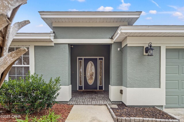 tiled foyer entrance with ceiling fan, a textured ceiling, and ornamental molding