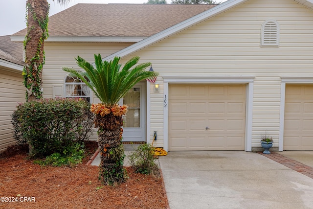 view of front of property featuring a garage