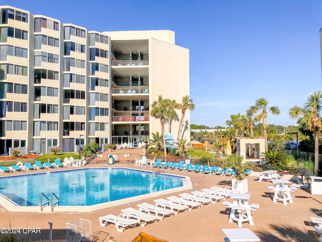 view of swimming pool