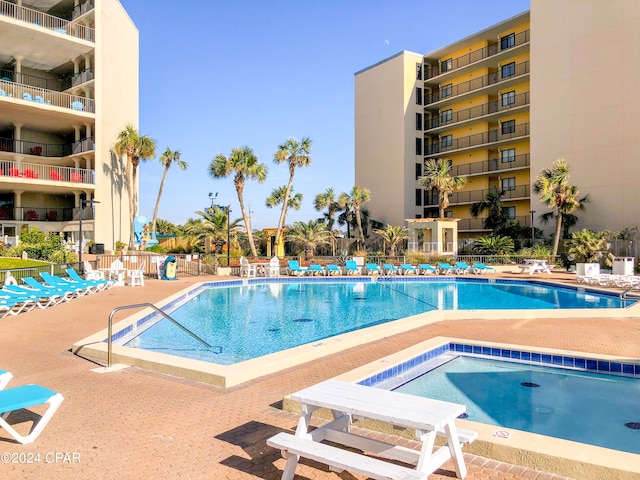 view of swimming pool