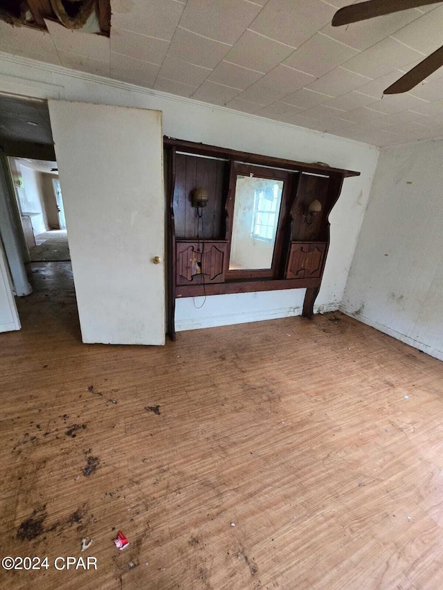 entryway featuring hardwood / wood-style floors and ceiling fan