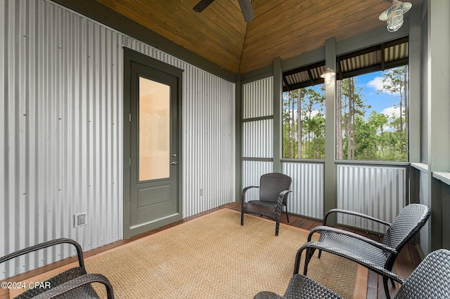 sunroom / solarium featuring a ceiling fan