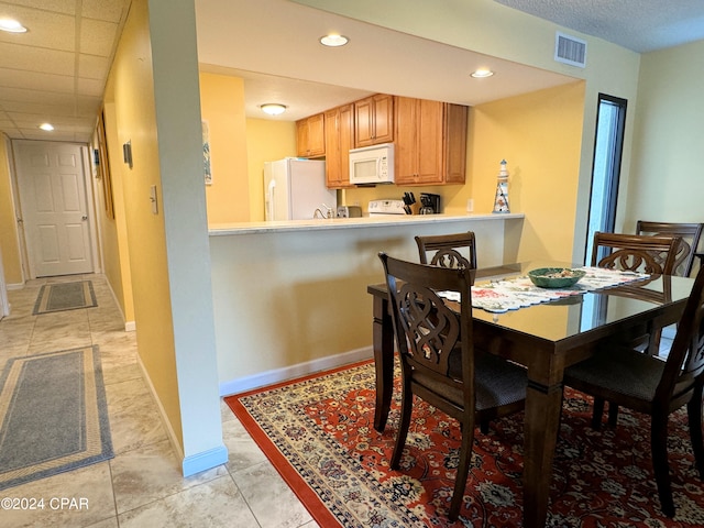 dining room featuring light tile patterned floors