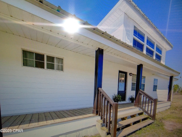 view of front of home featuring a porch