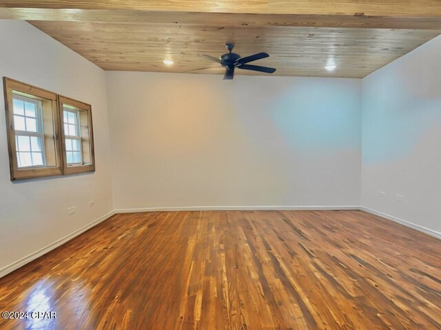 empty room featuring dark hardwood / wood-style floors and ceiling fan