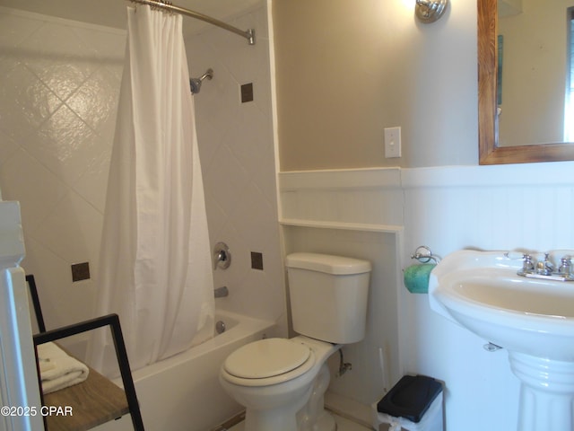 bathroom featuring toilet and shower / bath combo