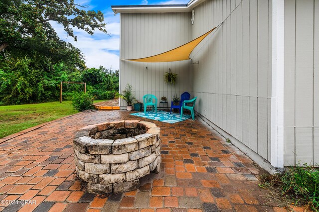 view of patio with an outdoor fire pit