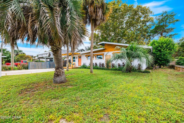 view of front of home with a front lawn