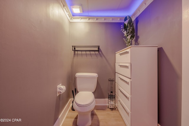 bathroom featuring wood finished floors, toilet, and baseboards