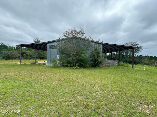 view of yard featuring a carport