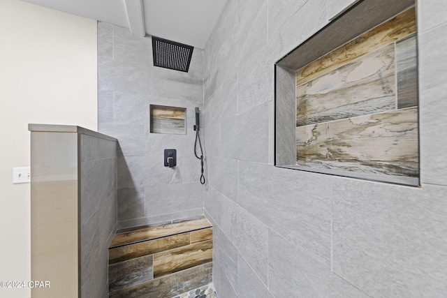 bathroom featuring tiled shower