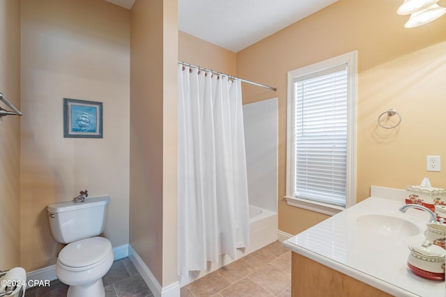 bathroom featuring baseboards, shower / bath combo with shower curtain, toilet, and vanity