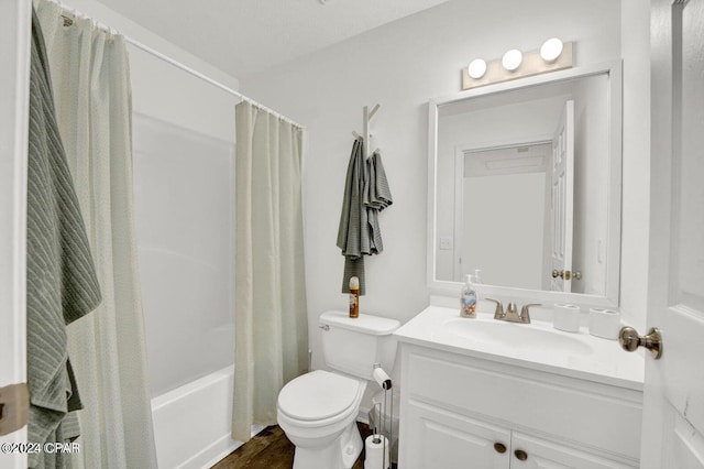 full bathroom featuring a textured ceiling, hardwood / wood-style flooring, shower / bath combo with shower curtain, vanity, and toilet