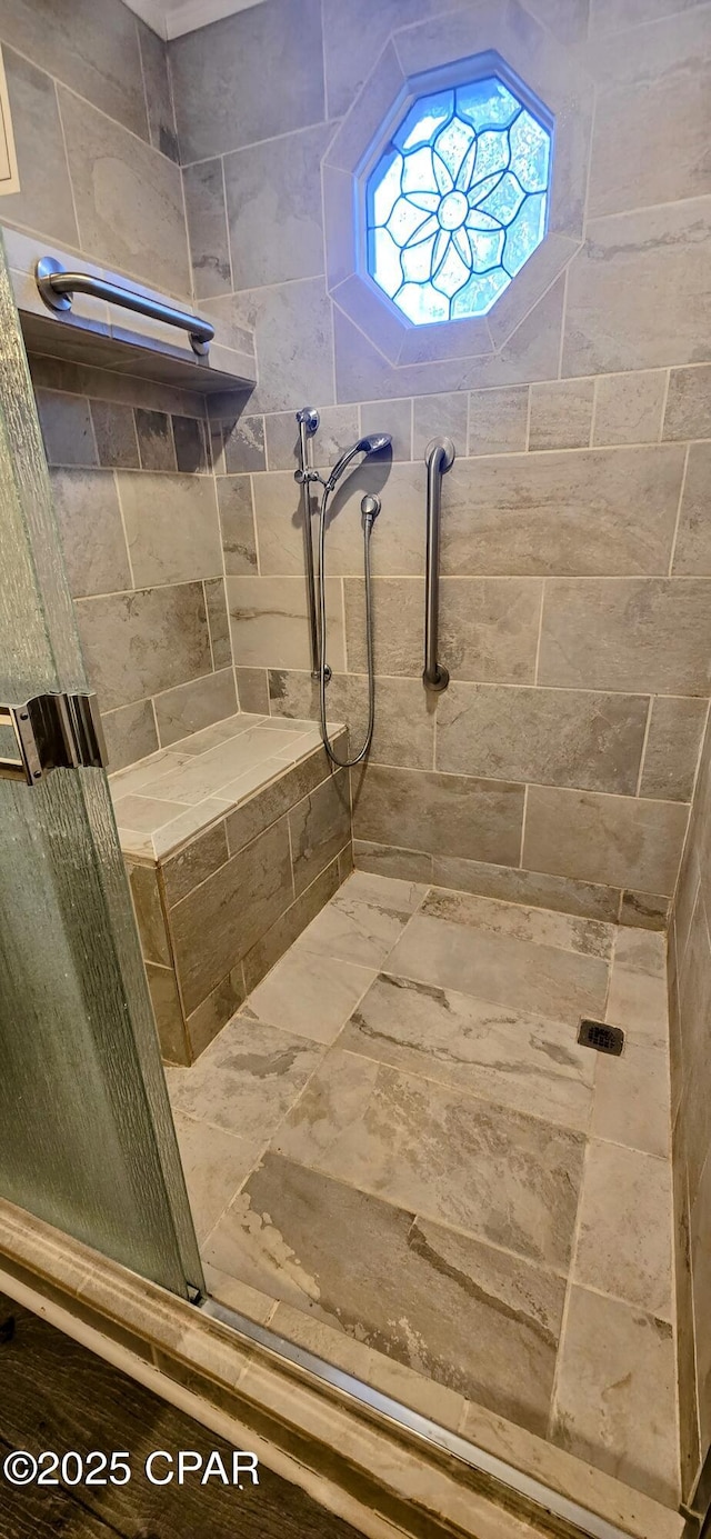 bathroom featuring a tile shower