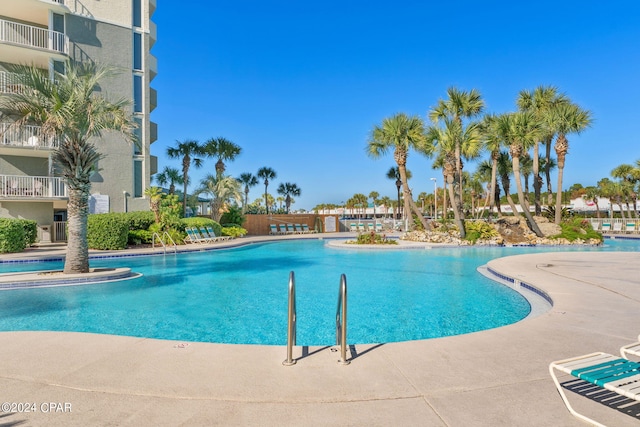 view of swimming pool