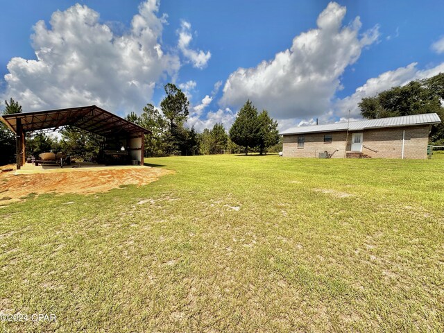 view of yard with a carport