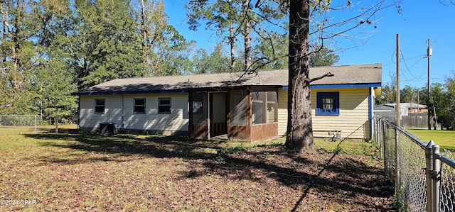 view of front of home with a front lawn