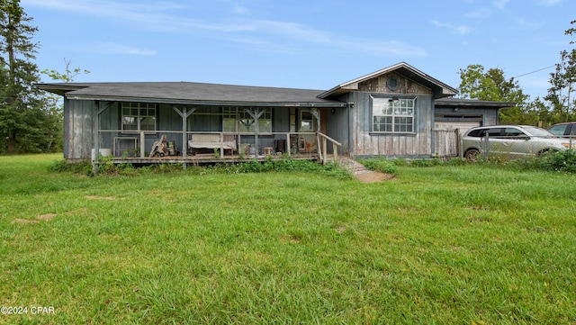 view of front facade with a front lawn