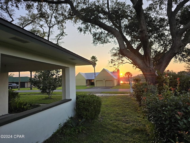 yard at dusk with a garage