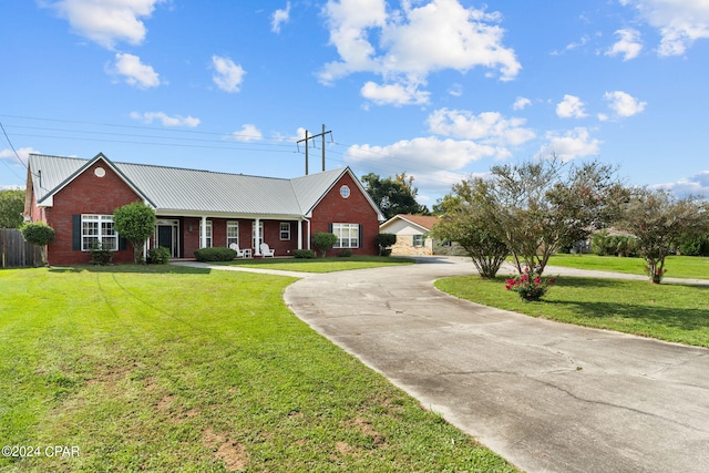 view of front of property with a front yard