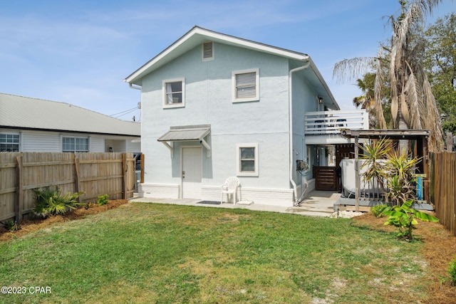 back of house featuring a yard