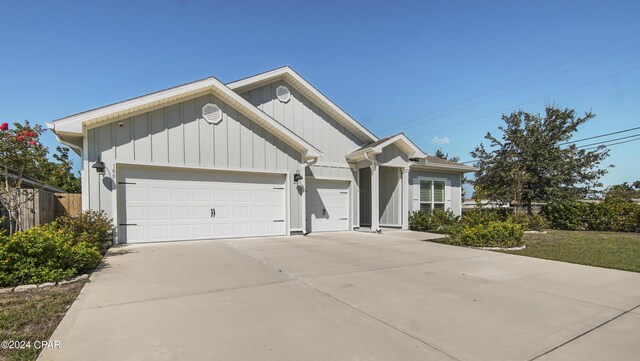 view of front facade featuring a garage