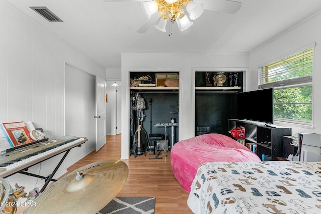 bedroom with ornamental molding, light hardwood / wood-style floors, and ceiling fan