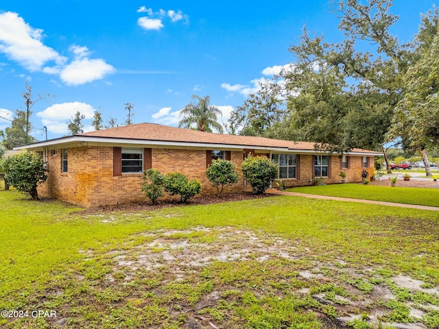 ranch-style home featuring a front yard