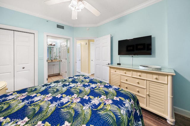 bedroom featuring ceiling fan, connected bathroom, a closet, crown molding, and light hardwood / wood-style floors