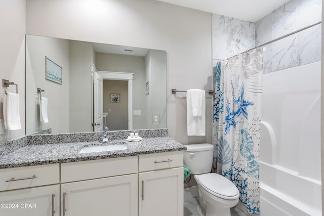 full bathroom featuring shower / tub combo with curtain, vanity, and toilet